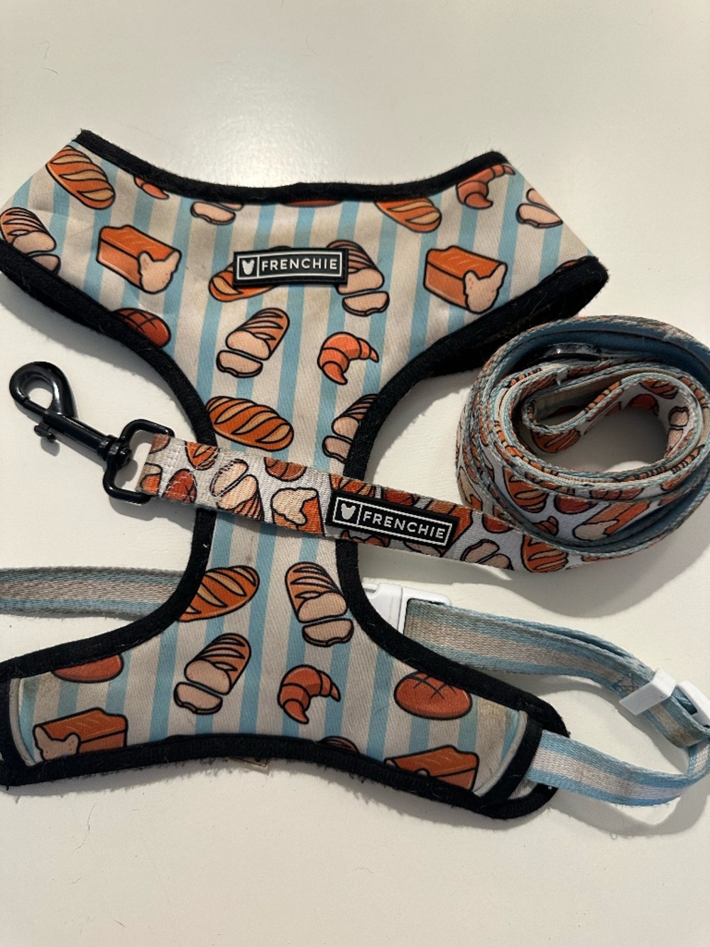Frenchie Bulldog Reversible Dog Harness & Dual Print Leash - Bakery Print